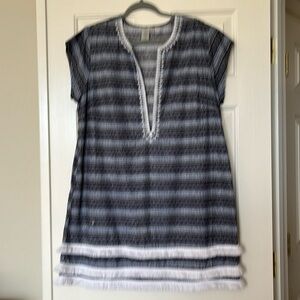 Women’s (L) swim cover up. 👙